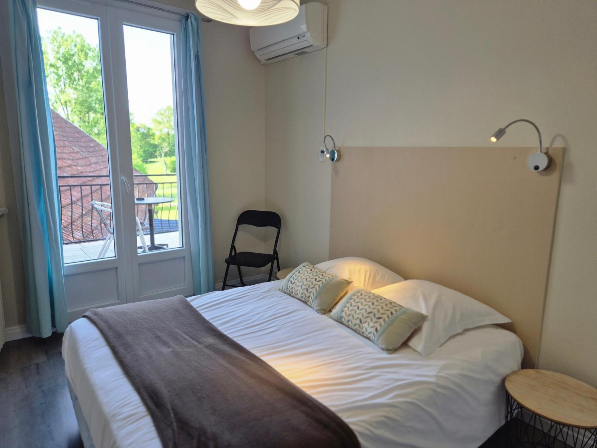 Hotel Logis Restaurant L'oustal